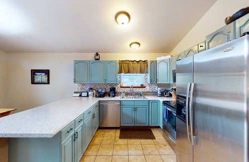 Rainbow Valley House | 2-story mtn-view home with grill, washer/dryer, streaming, patio, deck, kitchen