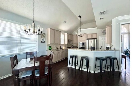 Southeast Arlington House | 2 Story🏡 POOL 🏊🏼♀️ HOT TUB Spacious 🐶Friendly Centrally Located KING & Queen Beds