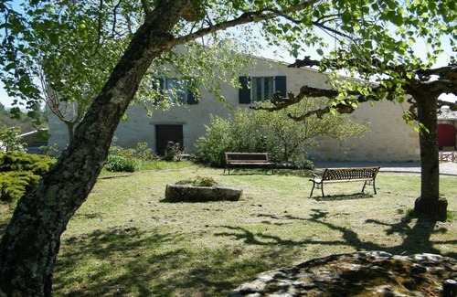 Puisseguin Cottage | 2 The Courtyard 4 Star Vineyard Gite