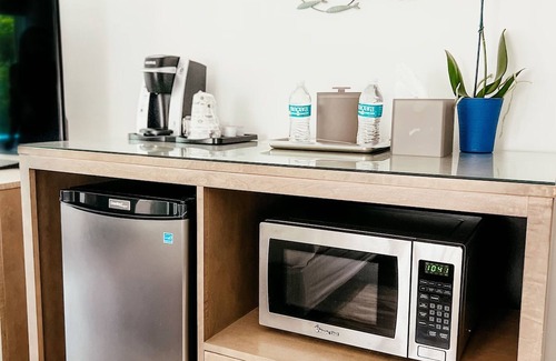 Key Largo Hotel | 2 Units with Heated Pool & Private Beach Access | Pet-Friendly