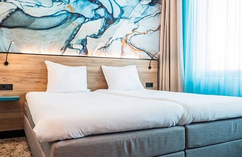 Scheveningen Badplaats Hotel | 2 Vibrant units near City Centre, Seaside access & local attractions!