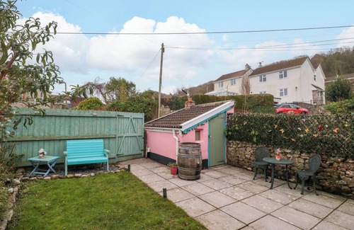 Kewstoke Cottage | 2 VICTORIA COTTAGES, romantic, country holiday cottage in Kewstoke