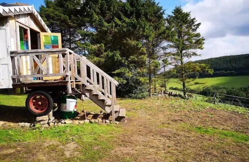 Scarborough Cabin | 2 x Double Bed, Glamping Wagon in Dalby Forest