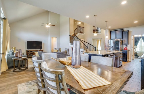 Mansfield House | 20 Mi to AT&T Stadium: Remote-Work Ready Home!