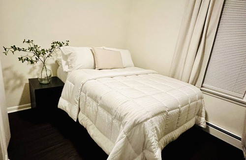 Passaic House | 20 minutes from NYC. Modern living!