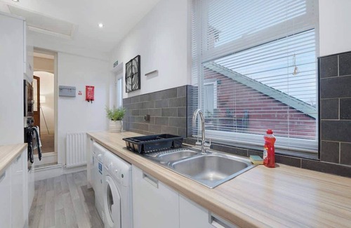 Westoe House | 20%OFF | Family 4BR Home | Seafront walks & Arbeia