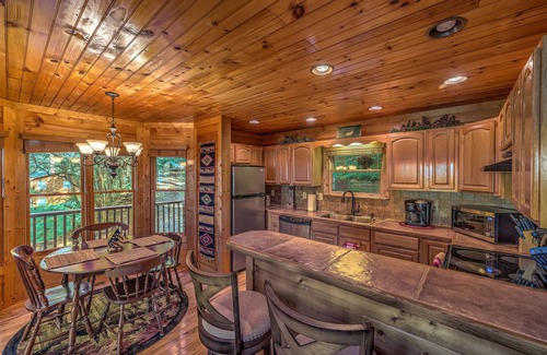 Walnut Mountain Cabin | 20% OFF| New| VIEWS | Walnut Haven| Hot Tub | GAME RM