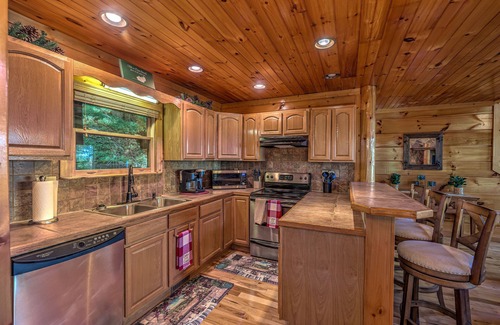 Walnut Mountain Cabin | 20% OFF| New| VIEWS | Walnut Haven| Hot Tub | GAME RM