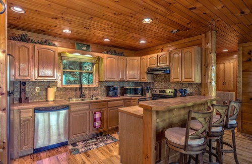 Walnut Mountain Cabin | 20% OFF| New| VIEWS | Walnut Haven| Hot Tub | GAME RM