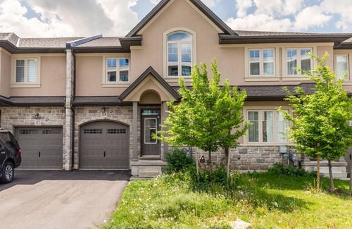 Stoney Creek Villa | 20 Ppl 5BR Townhome on the Lake. HotTub, Gym, BBQ
