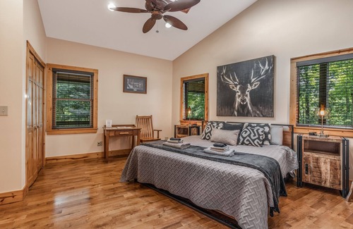 Shippenville Cabin | 200-acre Double Bore Ranch - 6 Bedroom, 8 Bathroom Lodge, Sleeps 18