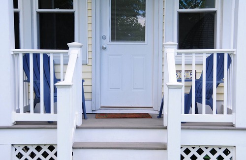 Rock Hall House | 200 steps to the beach!