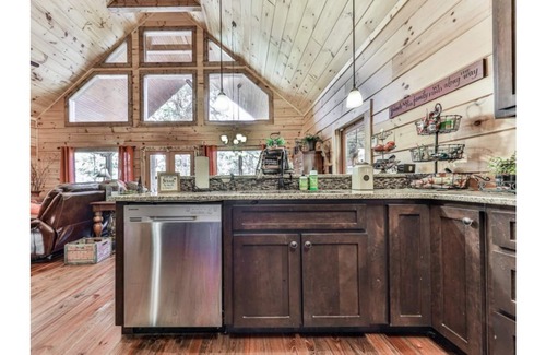 Tate Cabin | 2000 sf luxury Cabin on Four Acres with Two Streams and Pond - Pet Friendly