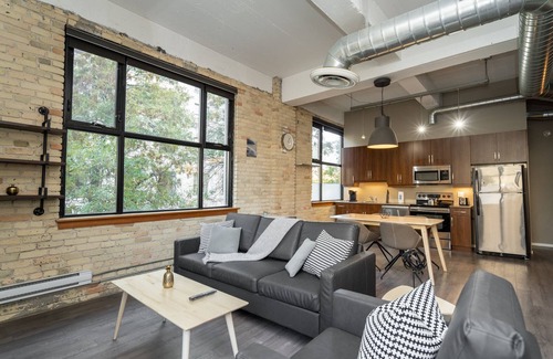 Exchange District Condo | (201) Exchange District Marvellous Warehouse Loft + 2 Bedrooms (133)