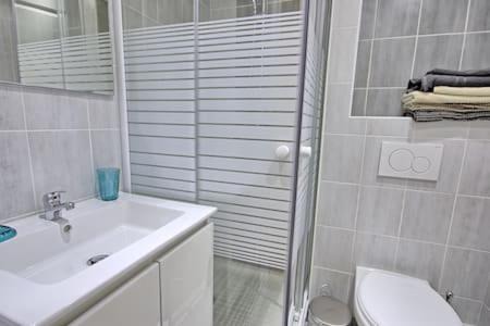 Antibes Old Town Apartment | 201-Studio refait a neuf