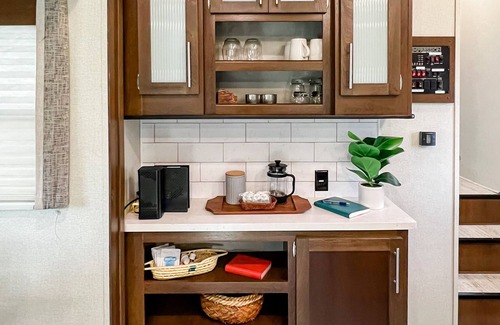 Gold Hill House | 2021 RV with everything you need for a cozy stay! River Access at the RV park.
