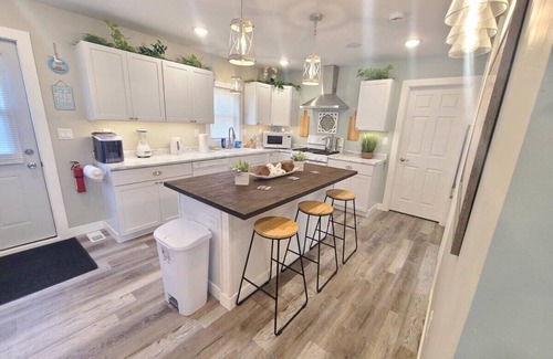Portage House | 2023 Built Lake Home w/beach, arcade & huge deck