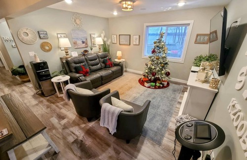 Portage House | 2023 Built Lake Home w/beach, arcade & huge deck