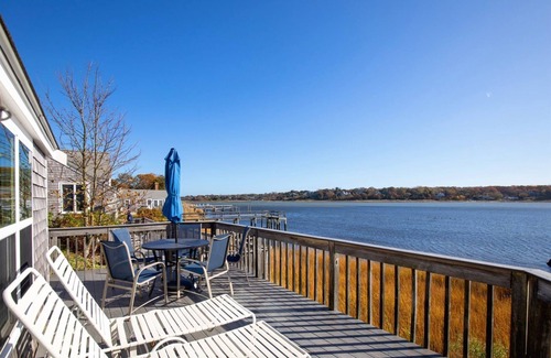 Eastham Cottage | 2025 Topsail: Delightful Waterfront Cottage on Town Cove, Pet Friendly!