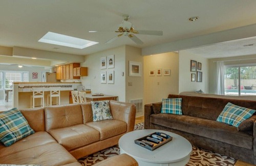 New Buffalo House | (2026 OPEN!) NEW BUFFALO HOME WITH PRIVATE HEATED POOL!