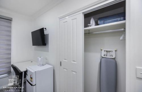 Brunswick East House | 203 Premium Queen BR with Fast WiFi - Brunswick East