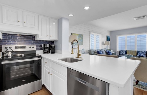 Isle of Palms Apartment | 204 B Port O Call by AvantStay | Beachfront Condo!