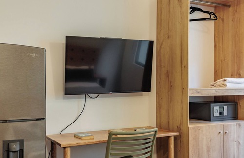 Laureles - Estadio Apartment | 204 Circular, 500mb + smart tv and 2 coworking y café