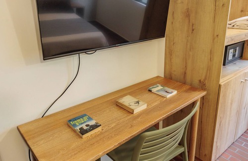 Laureles - Estadio Apartment | 204 Circular, 500mb + smart tv and 2 coworking y café