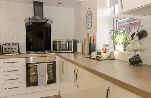Marske-by-the-Sea Cottage | 204 SEA VIEW HOUSE, pet friendly, with open fire in Marske-By-The-Sea