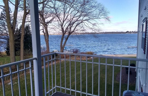 Delavan Lake Condo | 207 - Beautifully Updated One Bedroom Condo Suite