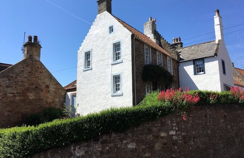 Crail Cottage | 21 Shoregate - stylish cottage with sea views and secluded garden, pet-friendly