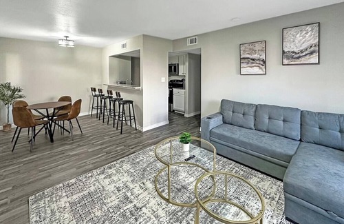 Addison Apartment | 2107 · Cozy Addison Apt, Free Park Wi-Fi, Pool & Gym