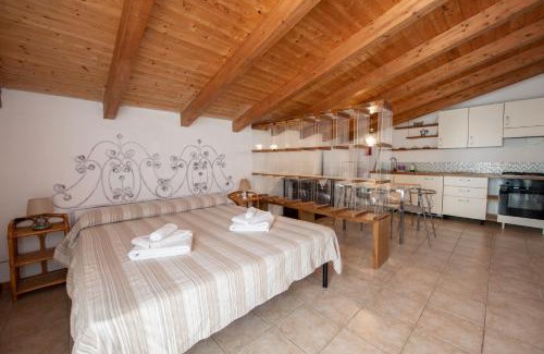 Carro Apartment | 211B - Appartamento Acacia, Terrazza Giardino e Piscina
