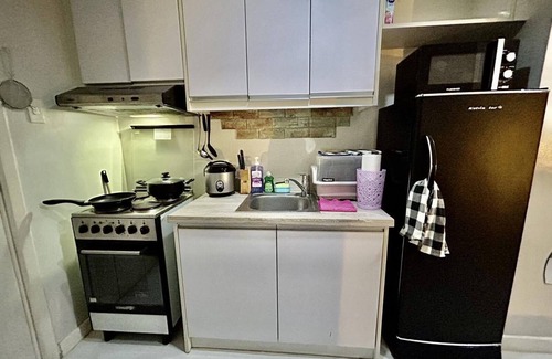 Legazpi Village Condo | 22-A Cozy Studio condo unit with free WIFI and Netflix