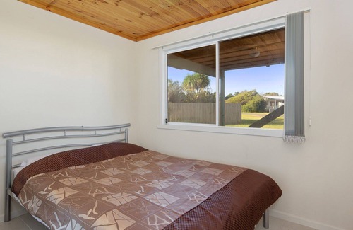 Sunset Strip House | 22 Panorama Avenue, Sunset Strip - great house on a large block