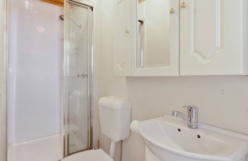 Sunset Strip House | 22 Panorama Avenue, Sunset Strip - great house on a large block