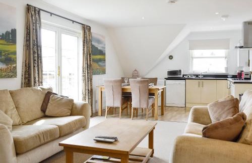 Inchmarlo House | 22 Queens Court
