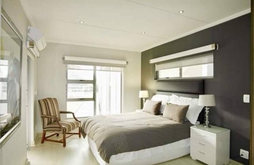 Sandown House | 222 Epic Luxury Apartment