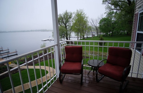 Delavan Lake Condo | 223 - Premium Lakefront Two Bedroom Condo Suite
