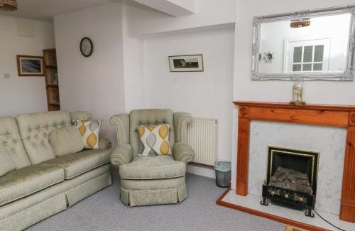 Y Felinheli House | 23 Beach Road