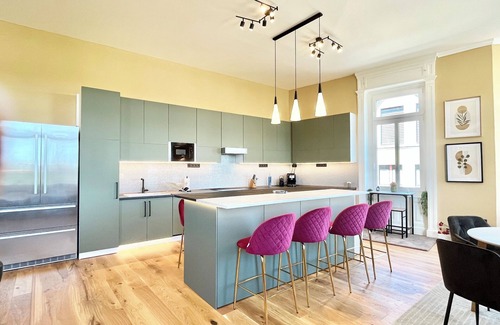 Rozsadomb Apartment | 23 Ppl Danube Riverfront Panorama Luxury 7-Bed, 5-Bathroom Apartment