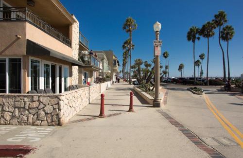 West Newport House | 2314 W Oceanfront A