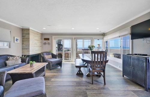 West Newport House | 2314 W Oceanfront A