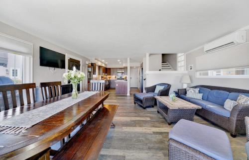 West Newport House | 2314 W Oceanfront A