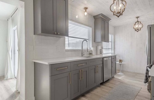 Largo House | 235 E Overbrook Drive