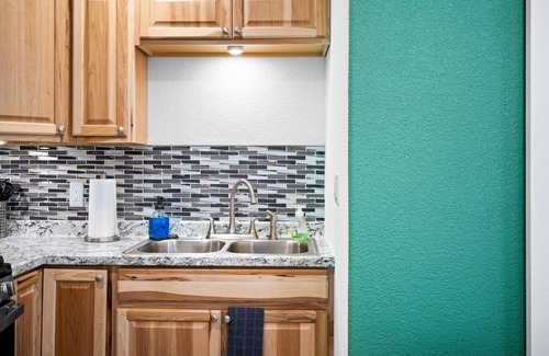 Roosevelt Condo | 24 Chelsea Place on the Park