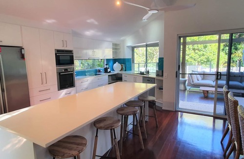 Rainbow Beach House | 24 Naiad Court - Your luxury oasis at the beach