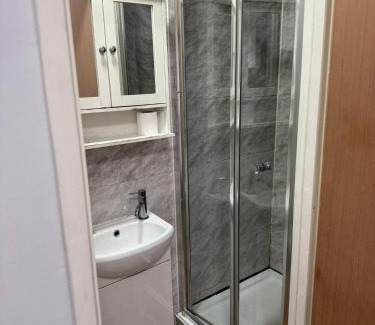 Newport House | 247 Serviced Rooms Self catering