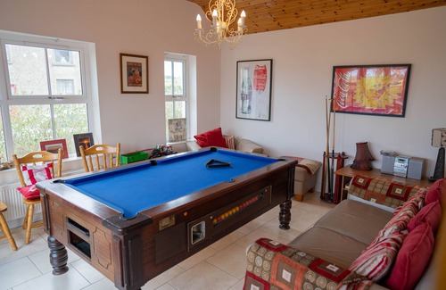 Ballycastle House | 25 mins from Open Golf Portrush 2025. Large Family Friendly House, Sleeps 8.