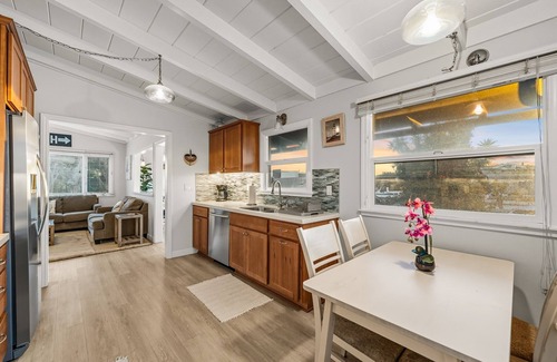Pierpont Bay House | 25% Off Oct! Walk To Beach, Beautiful Ocean Views